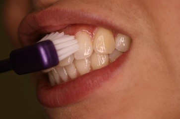 7 Top Tips for a Healthy Smile but don’t brush too hard